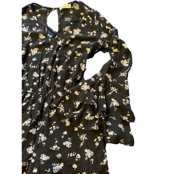 Hollister- Stylish Romper-size Small - Picture 3 of 5